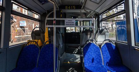 Pijani zaatakowali ciężarną. Kierowca "nie miał czasu" pomóc?