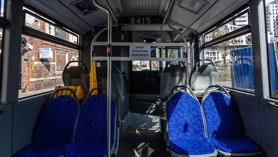 Awantura w autobusie. Pijani napadli na kobietę w ciąży