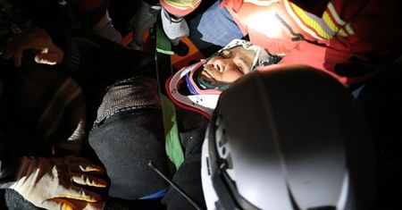 55 i 70-latka cudem ocalały. Leżały pod gruzami 122 godziny