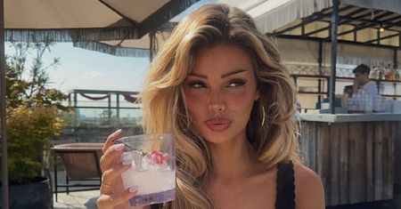 Holenderska modelka pozuje w bikini. Jest dziewczyną gwiazdy Realu