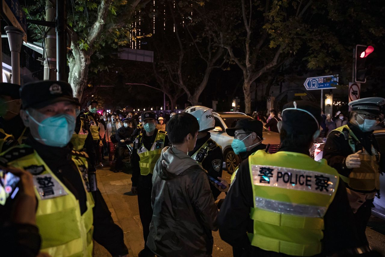 W Chinach się kotłuje. Masowe protesty, starcia z policją. Mają dość lockdownów
