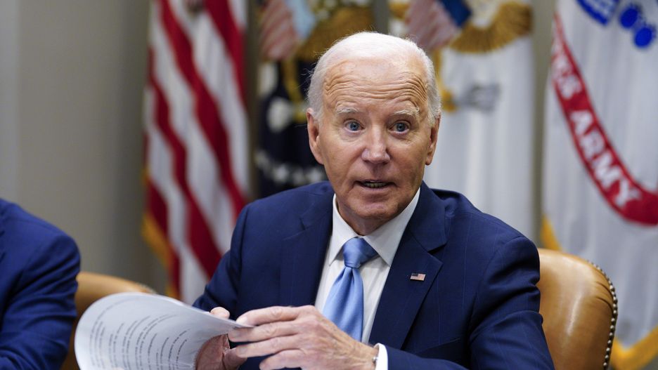 US President Joe Biden receives an interagency briefing on Hurricane Helene response at the White House in Washington, DC, USA, on 01 October 2024. EPA/Yuri Gripas / POOL world rights Dostawca: PAP/EPA.