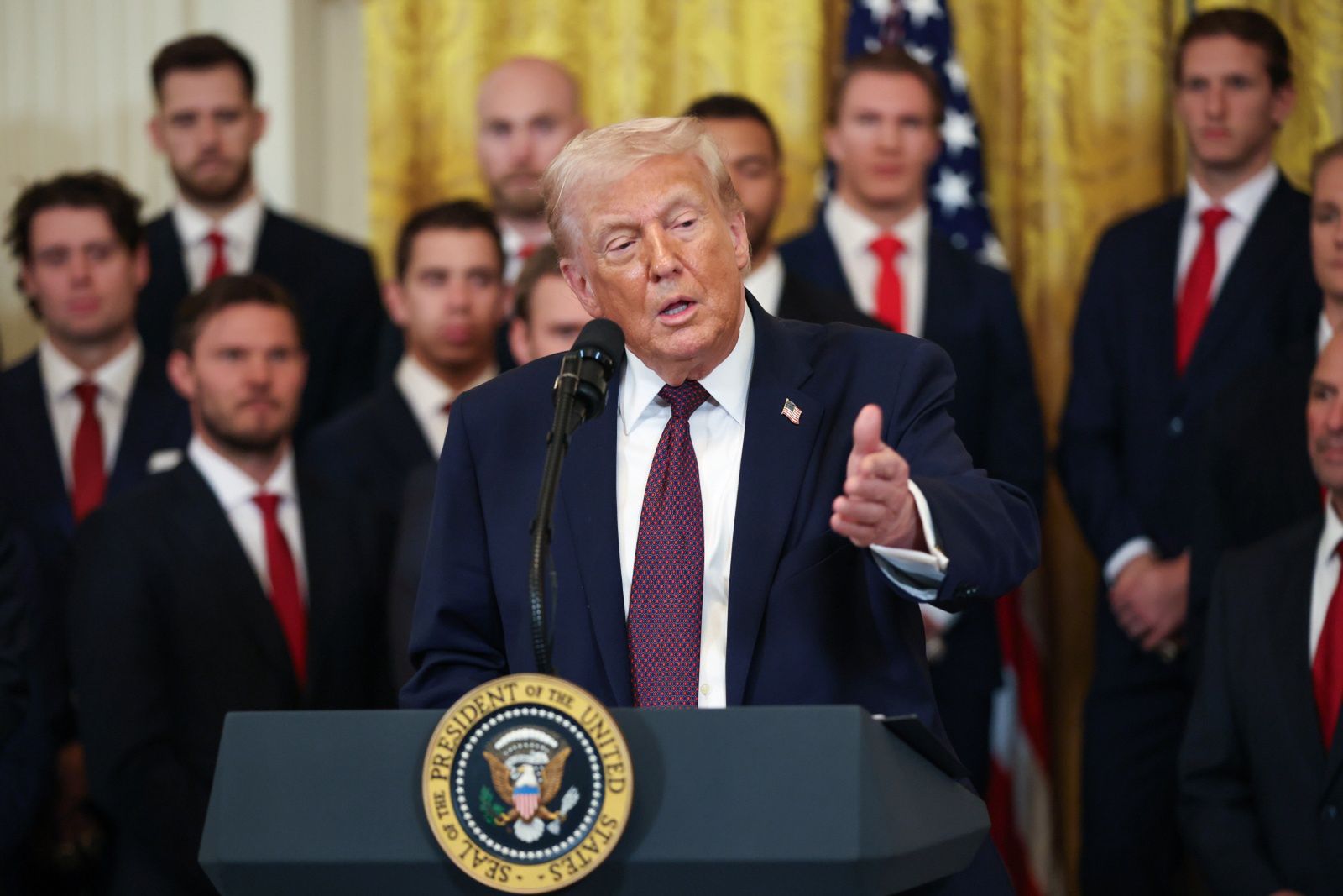 wiadomości,aktualności,WP Wiadomości Pilne spotkanie w Brukseli. Ambasadorowie o groźbach Trumpa