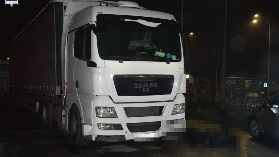 Nie żyje obywatel Ukrainy. Leżał przy ciężarówce