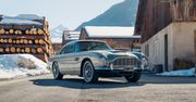 Aston Martin DB5 Seana Connery'ego trafił na sprzedaż. W cenie przejażdżka z mistrzem F1