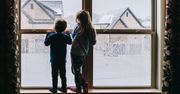 Ferie 2021. Rodzice stają na głowie: domowe kino, bal, lodowisko w ogródku
