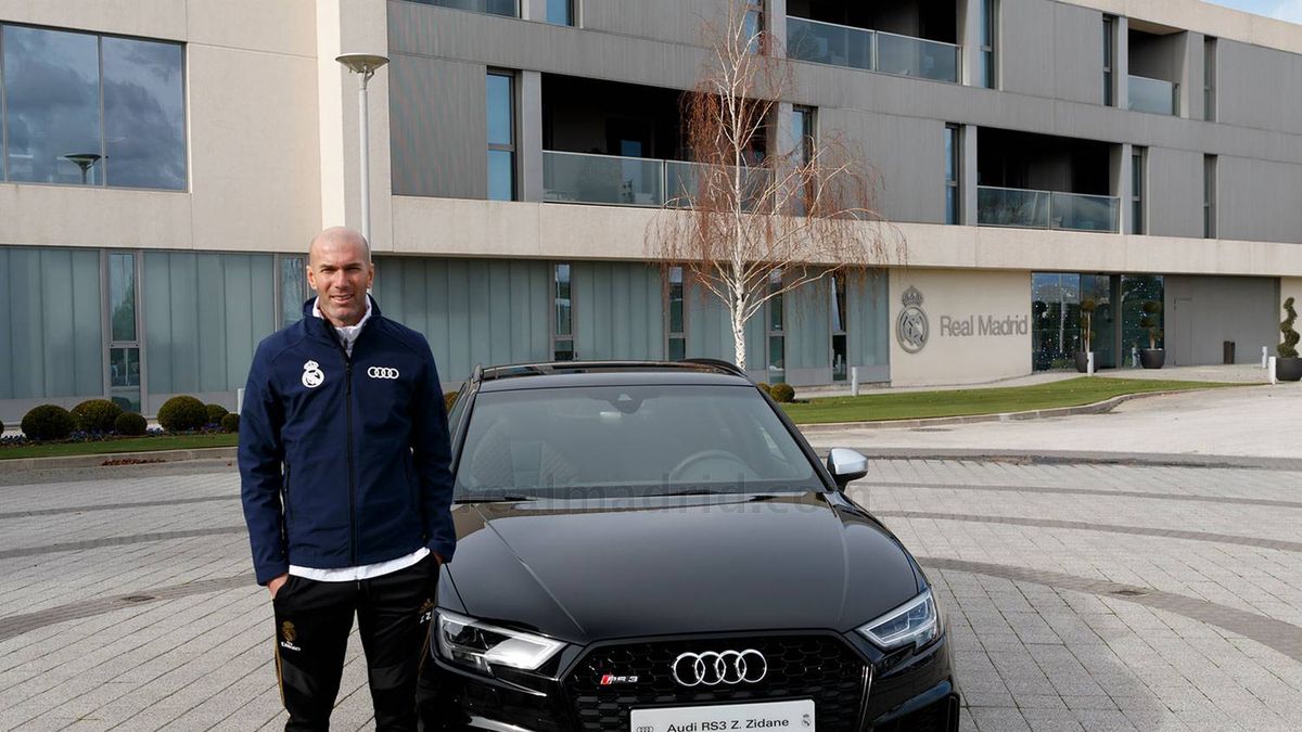 Trener Zinedine Zidane zdecydował się na Audi RS3.