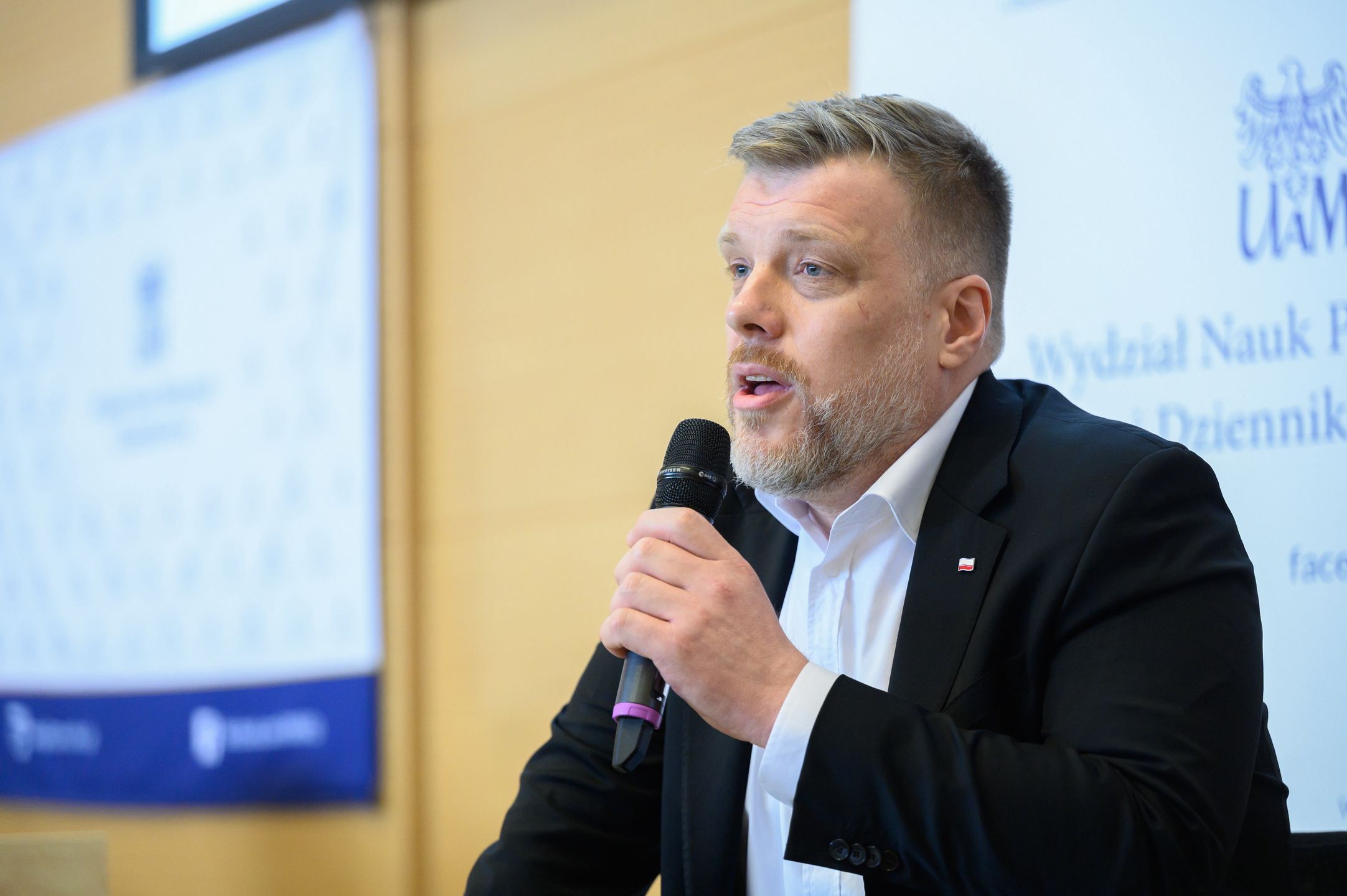 Adrian Zandberg
Pozna�, 03.03.2025. Wybory Prezydenta RP 2025 - kampania. Kandydat partii Razem w wyborach na prezydenta RP Adrian Zandberg podczas spotkania ze studentami na Wydziale Nauk Politycznych i Dziennikarstwa Uniwersytetu Adama Mickiewicza w Poznaniu, 3 bm. (ad) PAP/Jakub Kaczmarczyk
Jakub Kaczmarczyk
kampania, kandydat, polityk, polityka, prasowa, spotkanie, spotkanie spotkania, spotkanie ze studentami, UAM, wizyta krajowa