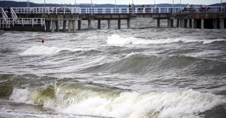 Zwłoki na plaży w Polsce. Na miejscu prokurator