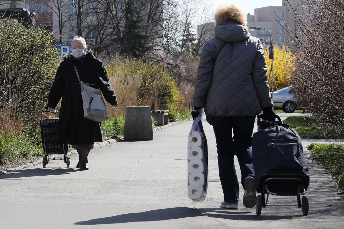 Godziny dla seniorów. Nowe przepisy wchodzą w czwartek