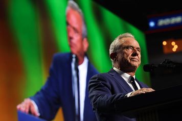 Amerykański sekretarz ds. zdrowia zwrócił się do antyszczepionkowców. Znaczące słowa
