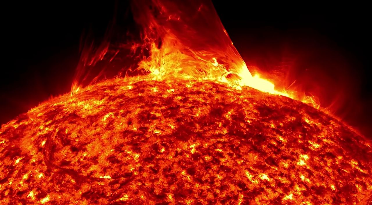 Pierwsze zdjęcie zbliżenia Słońca ukazuje ciekawą strukturę jego korony