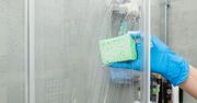 Genialny patent na czyszczenie kabiny prysznicowej. Już nigdy nie umyjesz jej inaczej