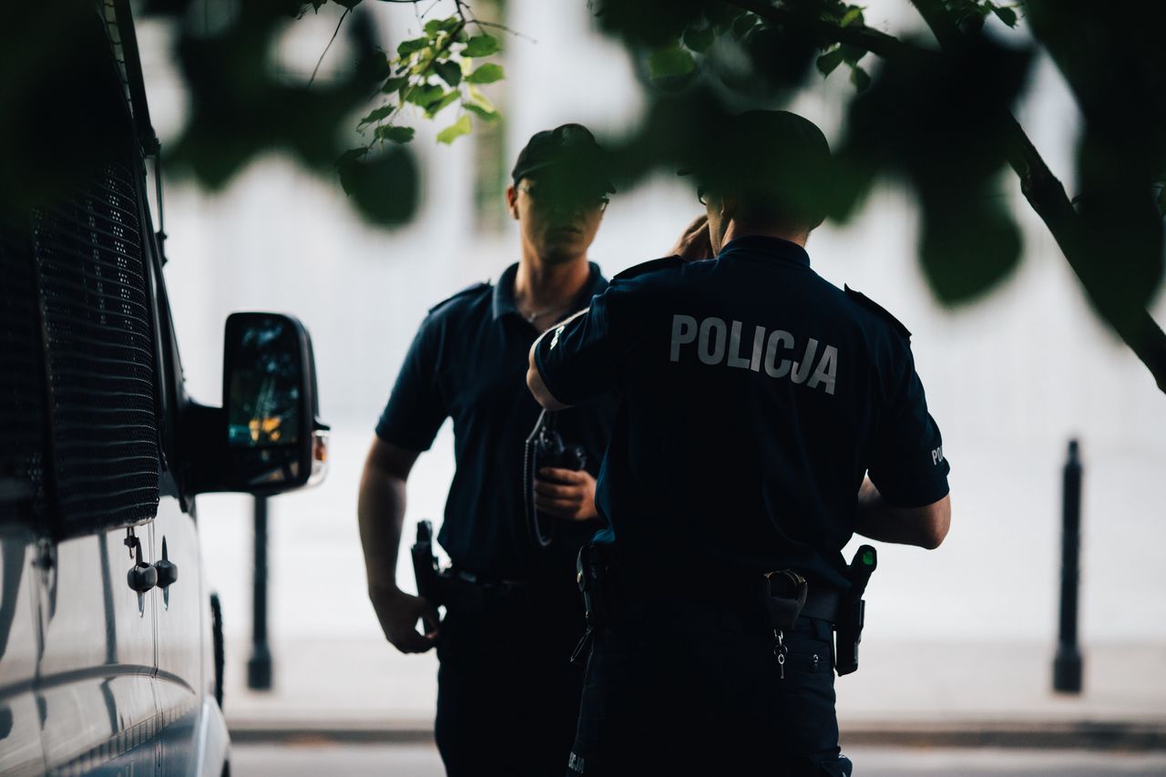 Napastnik wpadł do szkoły. Pracownicy zablokowali drzwi i okna