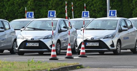 Auto nauki jazdy zderzyło się z tirem. Nie żyje jedna osoba