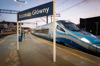 Wakacyjne pociągi wracają na tory. Więcej połączeń ze Szczecina nad morze i w góry