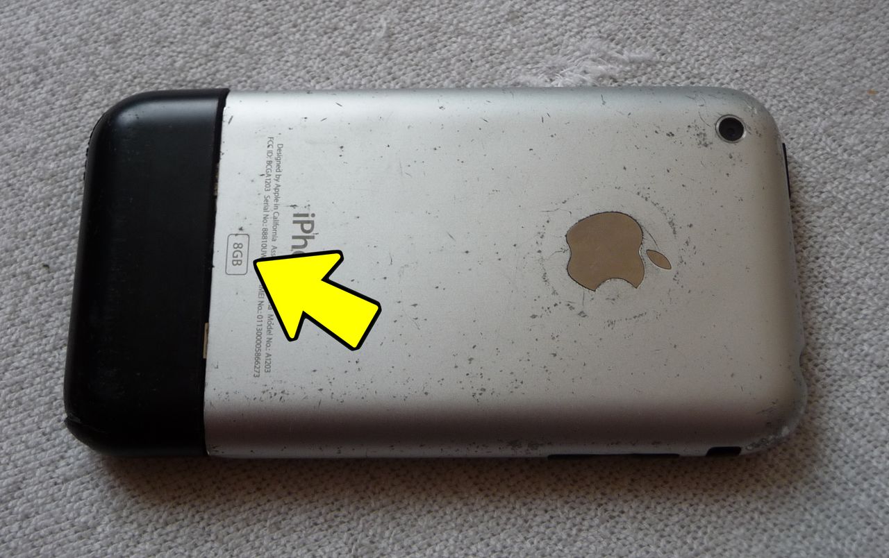 Stary iPhone sprzedany za 750 tys. zł. Ta wersja to "Święty Graal wśród smartfonów"