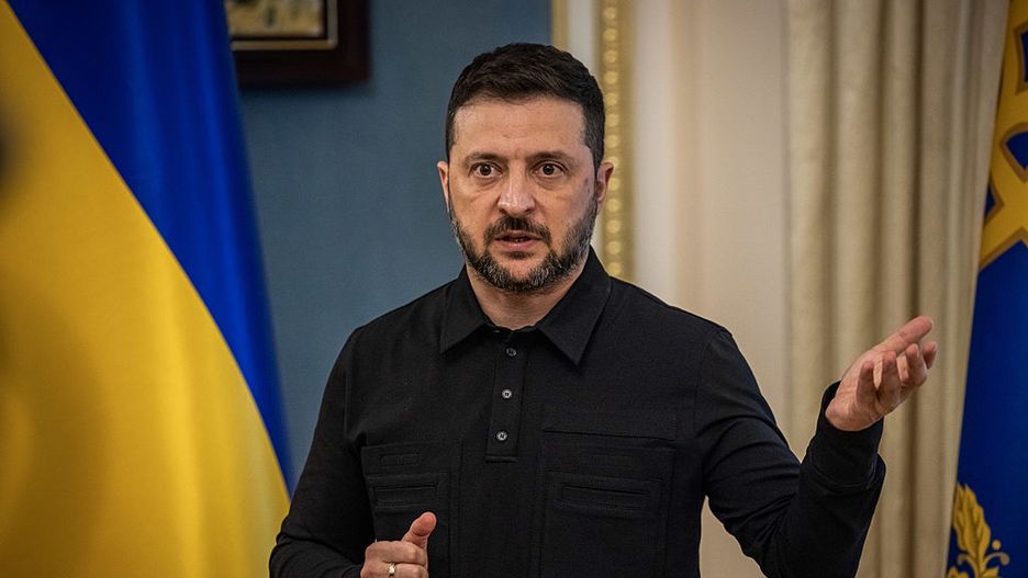 Zelensky Holds Press Conference In Kyiv
KYIV, UKRAINE - SEPTEMBER 27: Ukraine's President Volodymyr Zelensky speaks to journalists and answers questions in Ukraine's Presidential Office after retuning from the US where he met with U.S. President Donald Trump and spoke at the United Nations General Assembly, on September 27, 2025 in Kyiv, Ukraine. (Photo by Ed Ram/Getty Images)
Ed Ram