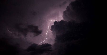 Prognoza pogody na dziś: Nadciągają burze, może być niebezpiecznie!