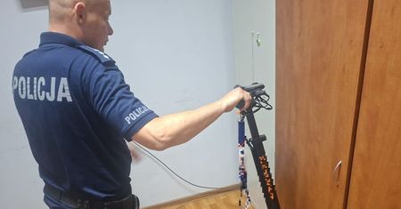 Jechał hulajnogą nawet 75 km/h i stawał na jednym kole. 16-latek odpowie przed sądem