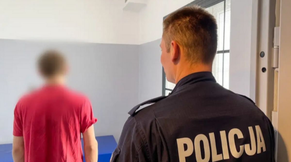 19-latek potrącił motocyklem policjanta i zbiegł z miejsca.