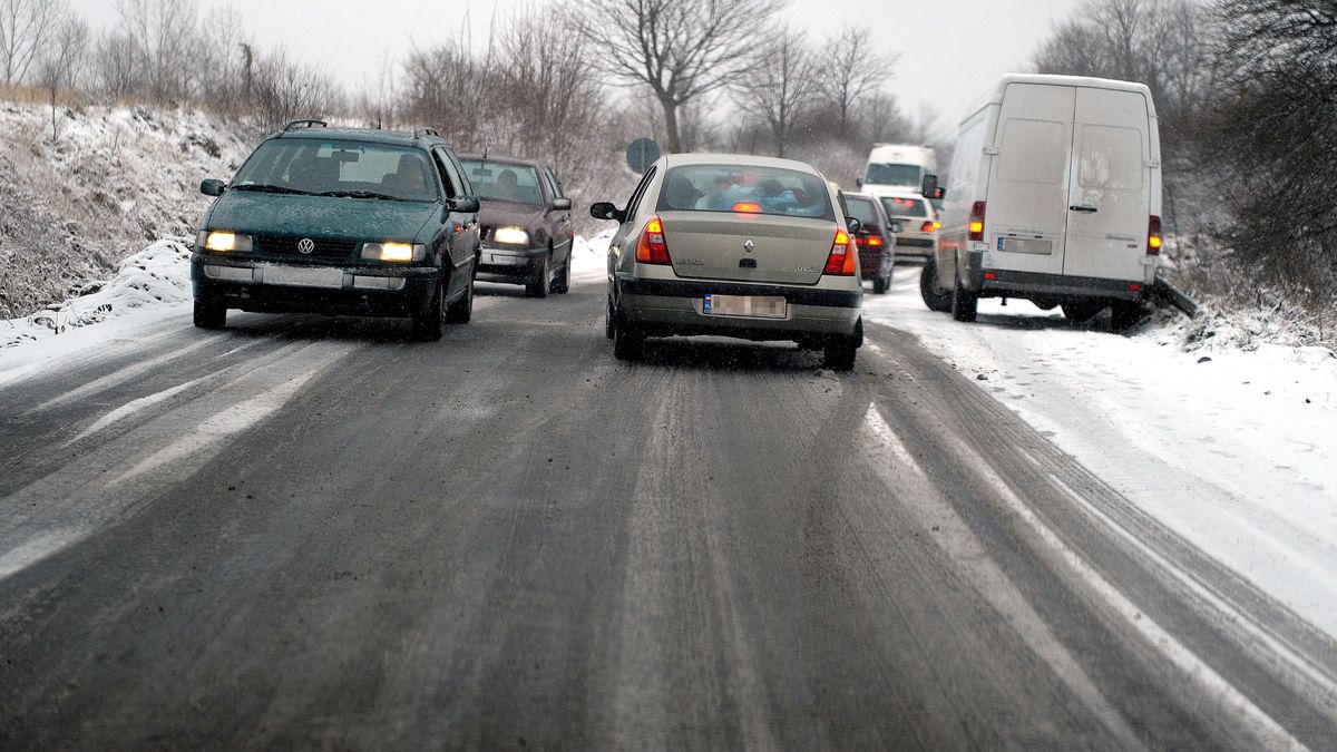 Zima
DAREK DELMANOWICZ
droga, osobowy, pogoda, samoch�d, trasa, ulica, warunki na drogach, zima, zimno