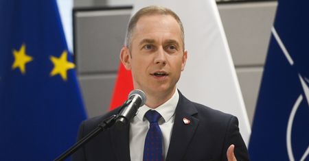 Wyrwali ludzi ze snu o świcie. Wiceszef MON o "wypadku przy pracy"