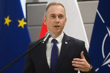 Wyrwali ludzi ze snu o świcie. Wiceszef MON o "wypadku przy pracy"