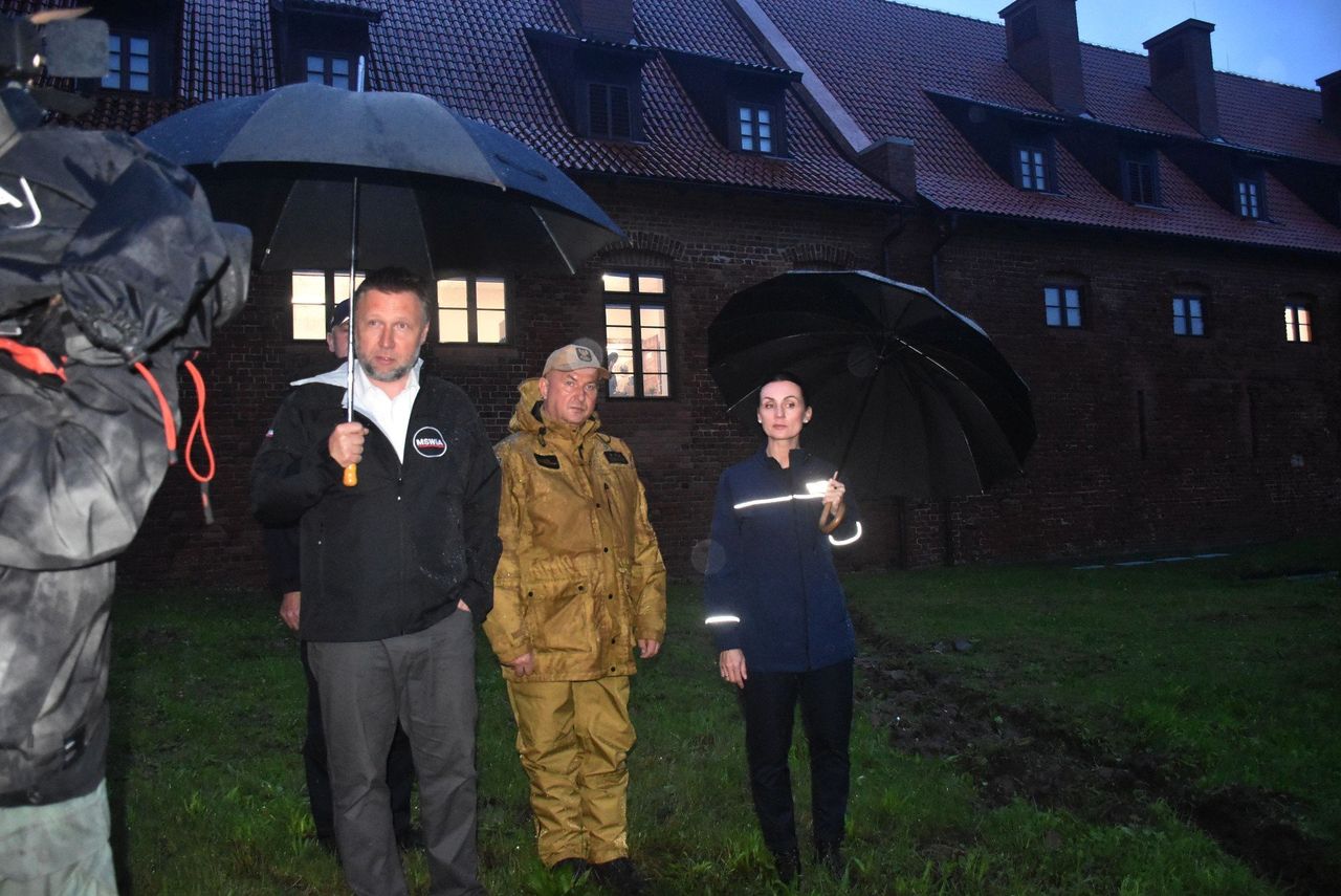 Malbork: Minister Spraw Wewnętrznych spotkał się ze strażakami