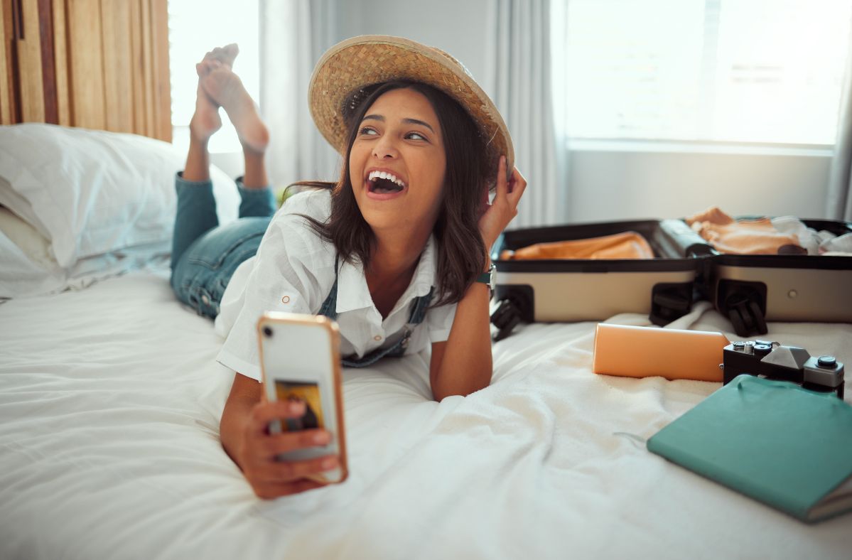 Airbnb guest discovers "bed" made of plastic tables