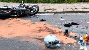 Radomsko: Kierowca dostawczaka wymusił pierwszeństwo motocykliście. Poszkodowany 33-latek trafił do szpitala