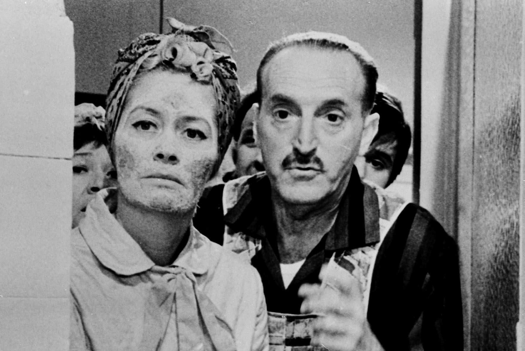 Alina Janowska i Kazimierz Rudzki, kadr z serialu "Wojna domowa", 1965 r.