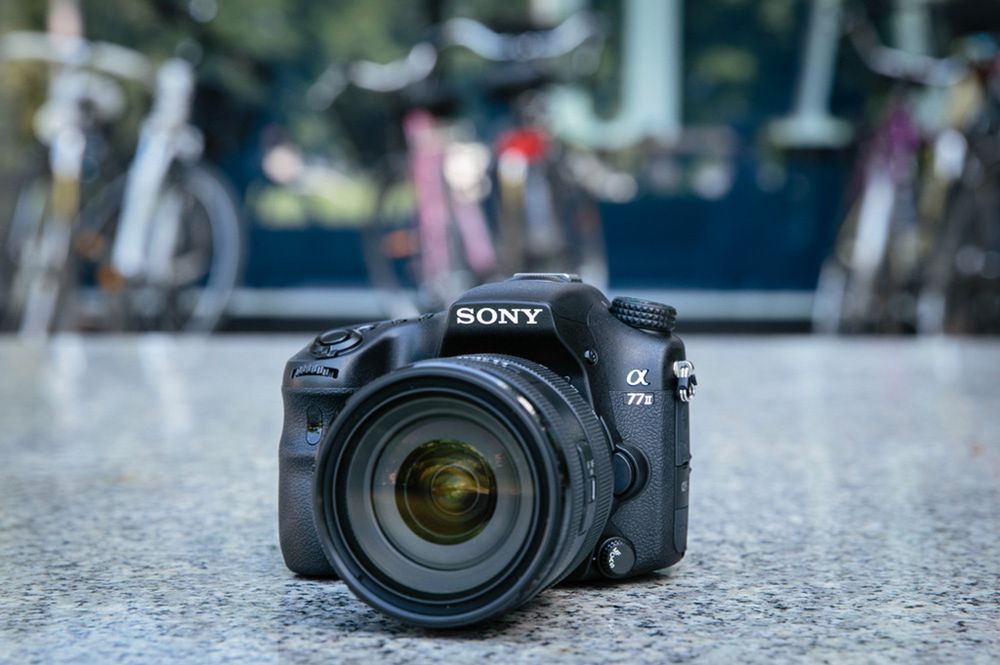 Sony A77 II – nowoczesny aparat w klasycznej obudowie i ze starymi błędami [test]