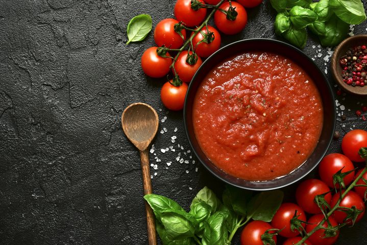 Passata pomidorowa to rodzaj aromatycznego sosu pomidorowego, który wywodzi się z kuchni włoskiej.