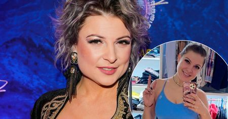 Magda Narożna chwali się płaskim brzuchem. Założyła kuse legginsy i minitop