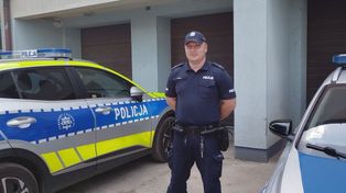 Jechał na służbę, gdy odebrał alarmujący telefon. Policjant z Brodów pomógł 47-latkowi z podejrzeniem zawału
