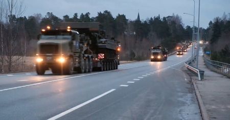 Brytyjskie czołgi w drodze do Estonii. Odpowiedź NATO na agresję Rosji na Ukrainę