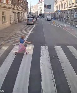 Pięciolatka wbiegła pod autobus. Uratował ją refleks kierowcy