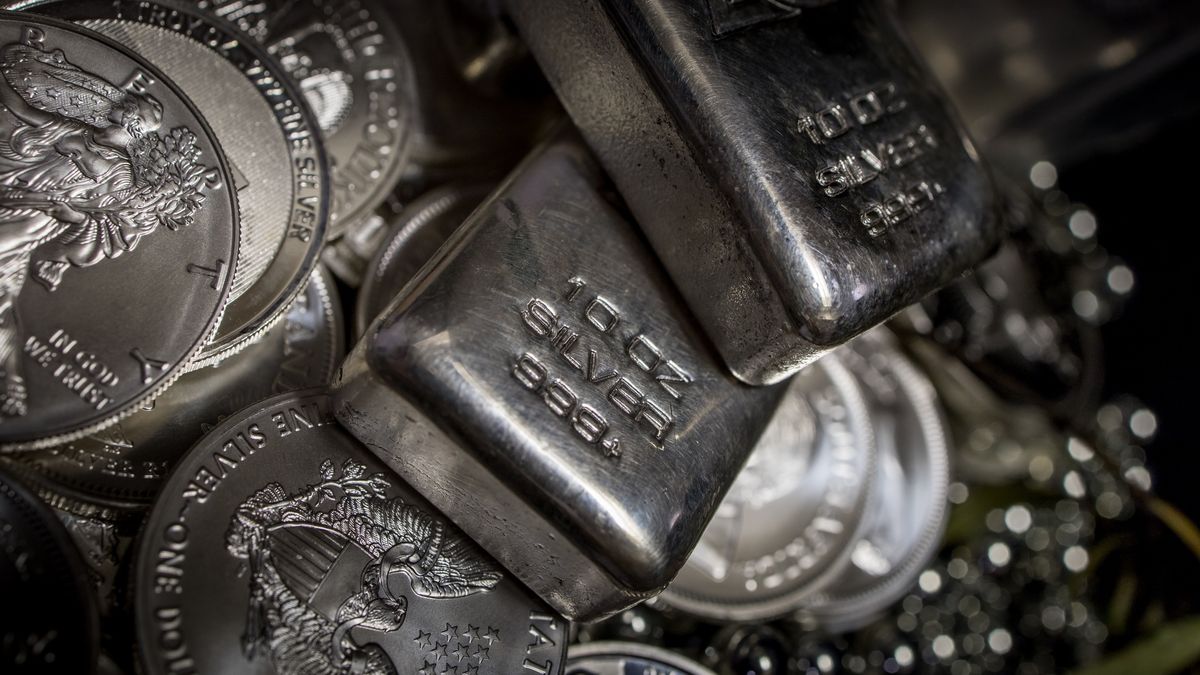 Srebro wzrosło w drugi dzień świąt o 8 proc.