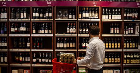 Chrześcijanie chcą rewolucji w muzułmańskim kraju. "Zakaz sprzedaży alkoholu niedemokratyczny"