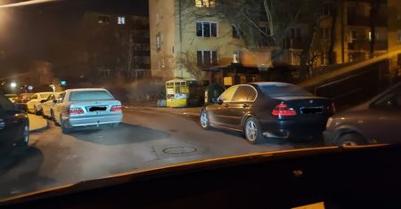 Parkują, gdzie się tylko da. A co w razie pożaru? „Taka sytuacja może uniemożliwić dojazd służb ratowniczych”