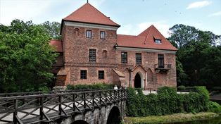 Najpiękniejsze zamki w Łódzkiem. Te budowle robią wrażenie!