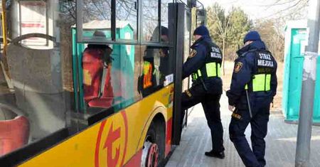 Warszawa. Siedmiolatek zgubił mamę. Sam chciał wrócić do domu autobusem