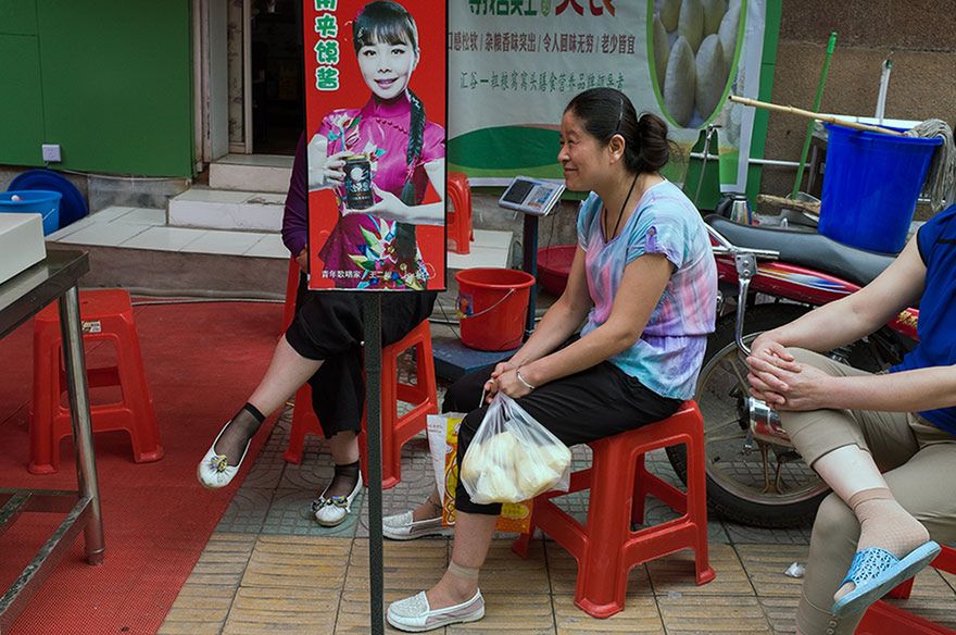 Tao Liu - fotograf amator z Chin, który stał się znany, dzięki humorystycznej fotografii ulicznej 21