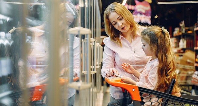 Biedronka najpopularniejszym sklepem w rozmowach polskich internautów