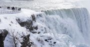 Słynny wodospad częściowo zamarzł. Zaobserwowano rzadkie zjawisko