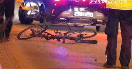 Warszawa: 74-latek wjechał na czerwonym świetle i zabił 27-letniego rowerzystę na Modlińskiej