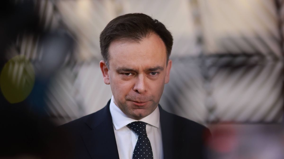 Eurougoup Finance ministers meeting in Brussels
epa12747197 Polish Finance and Economy Minister Andrzej Domanski during a Eurogroup Finance ministers meeting in Brussels, Belgium, 16 February 2026. Ministers are set to discuss the draft Council recommendation on the economic policy of the euro area for 2026 and exchange views on measures aimed at strengthening the international role of the euro.  EPA/Olivier Hoslet 
Dostawca: PAP/EPA.
Olivier Hoslet
MEETING, MEDIA, EU, PRESS