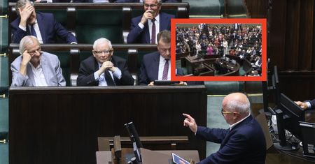 Wyjątkowa scena w Sejmie. Wstali wszyscy i wtedy się zaczęło