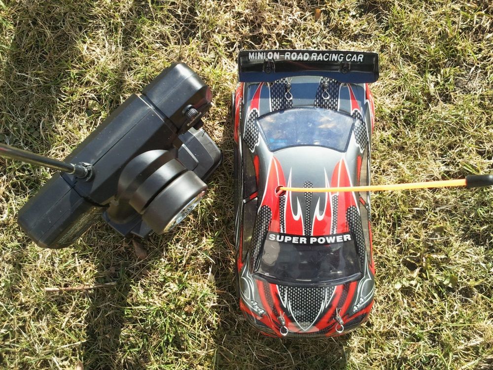 Miniaturowy drift, czyli czy warto kupować samochód RC? [wideo] 5